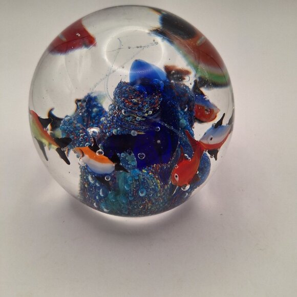 VINTAGE MURANO-STYLE ART GLASS FISH AQUARIUM ROUND PAPERWEIGHT LARGE VIBRANT - Picture 4 of 16